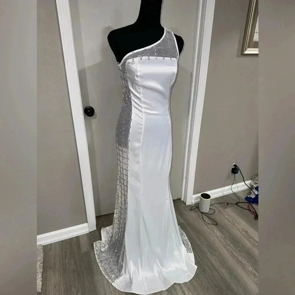 NWT Banjul Bridal Wedding White Event Dress Beaded - Picture 2 of 9